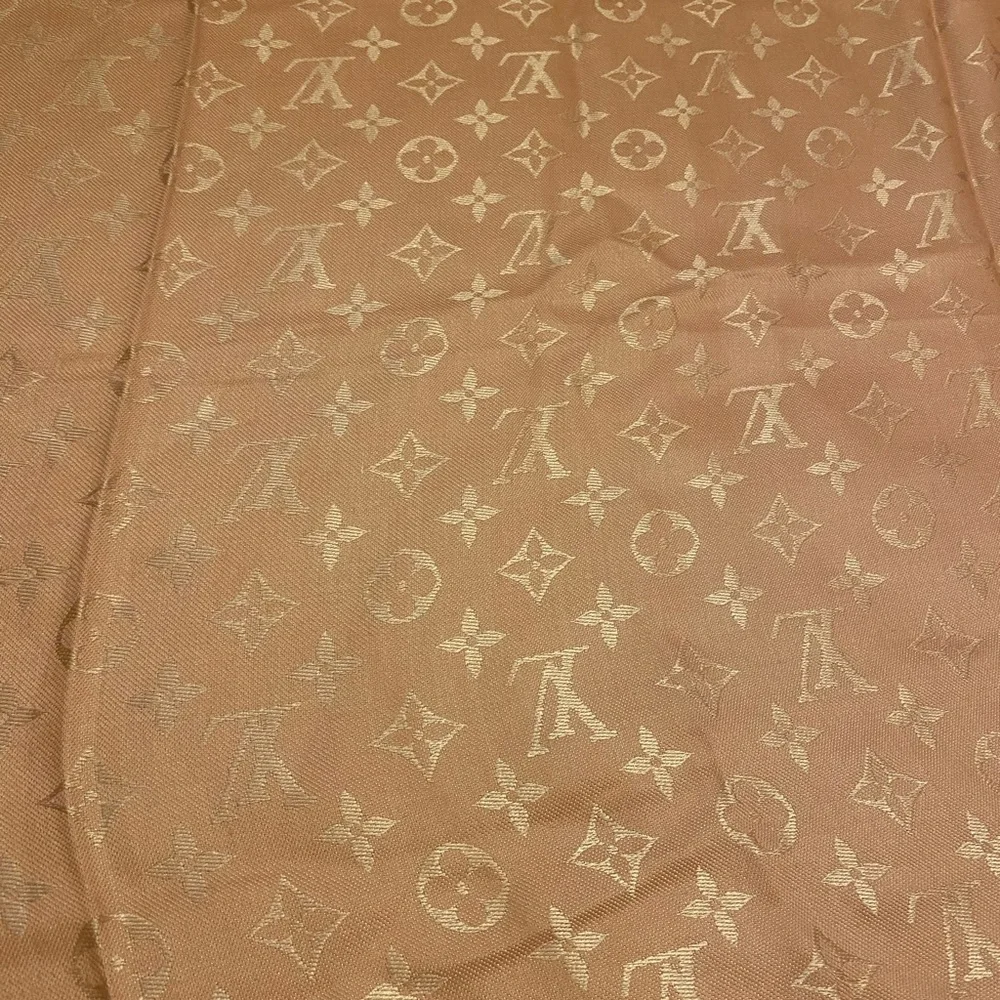 Authentic NWOT Louis Vuitton Monogram Apricot Shawl / Scarf - Picture 7 of 9